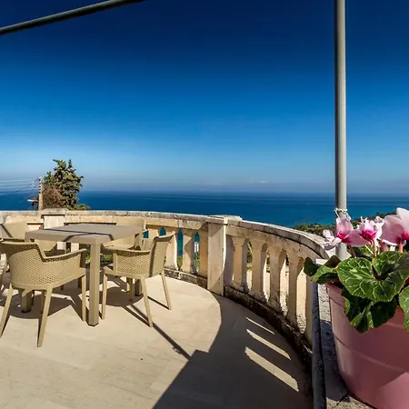 Blue Horizon Apartment